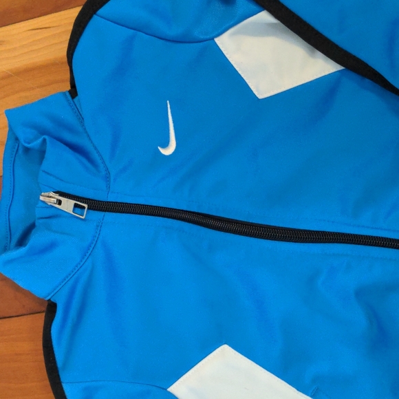 Boys 2T Nike Tracksuit set - Picture 2 of 3